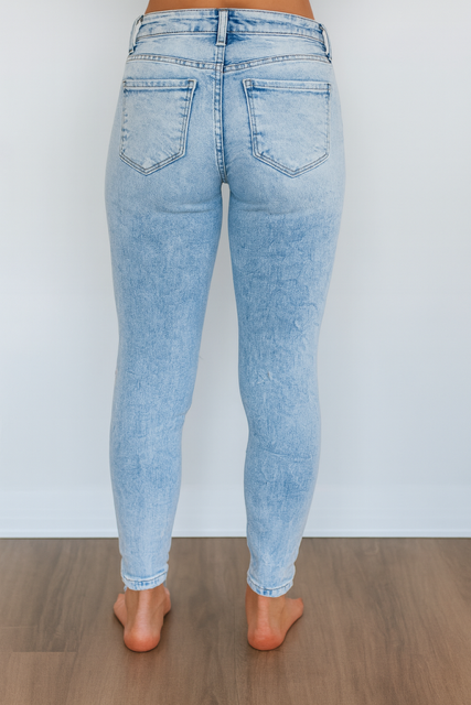 Coastal Cutie Acid Wash Distressed Skinnies Kancan